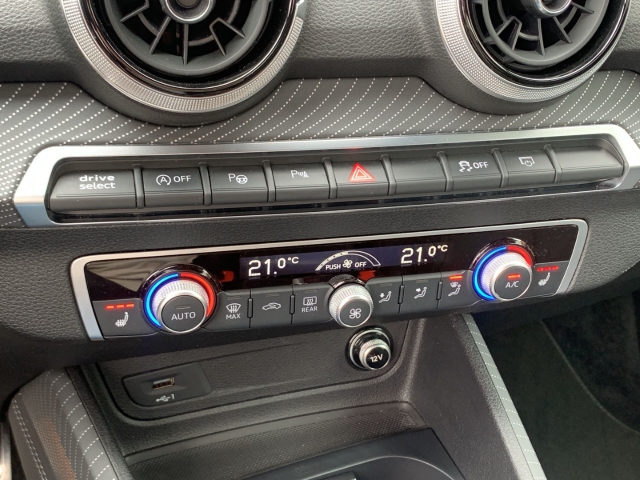 SQ2 2.0 TFSI quattro AHK Navi Matrix Kamera SHZ
