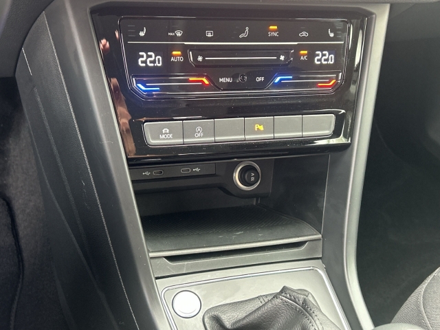 Touran 1.5 TSI Comfortline 7-Sitze SHZ ACC Kam.