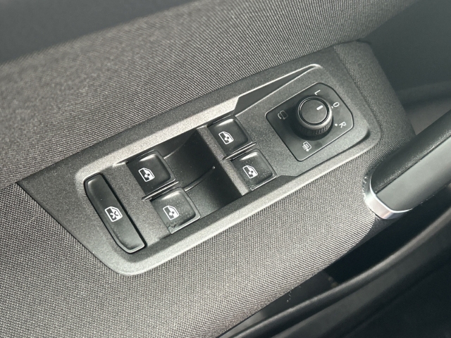 Touran 1.5 TSI Comfortline 7-Sitze SHZ ACC Kam.