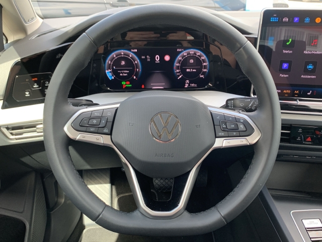 Golf 1.5 eTSI DSG AHK Navi H&K ACC SHZ PDC