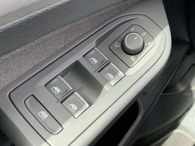 Golf 1.5 eTSI DSG AHK Navi H&K ACC SHZ PDC