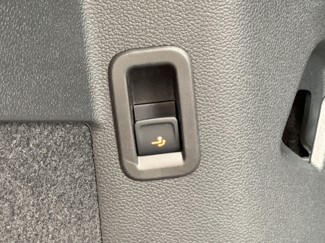 Golf 1.5 eTSI DSG AHK Navi H&K ACC SHZ PDC