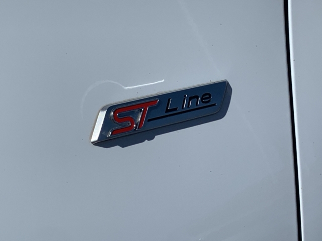 Puma 1.0 EcoBoost ST-Line AHK Navi Massagesitze