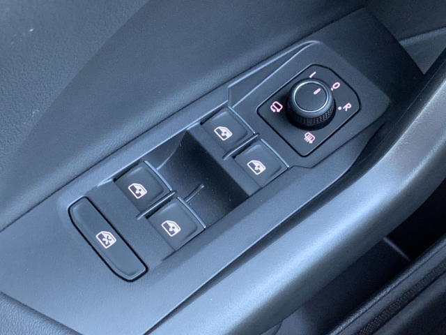 T-Cross 1.0 TSI R-Line Navi LED ACC SHZ GJR