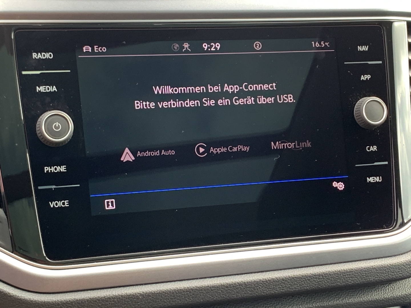 T-Roc 2.0 TDI Style AHK Pano Navi El. Heckklappe