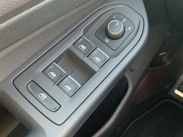 Golf VIII 1.5 TSI Active HUD StandHZG Navi ACC