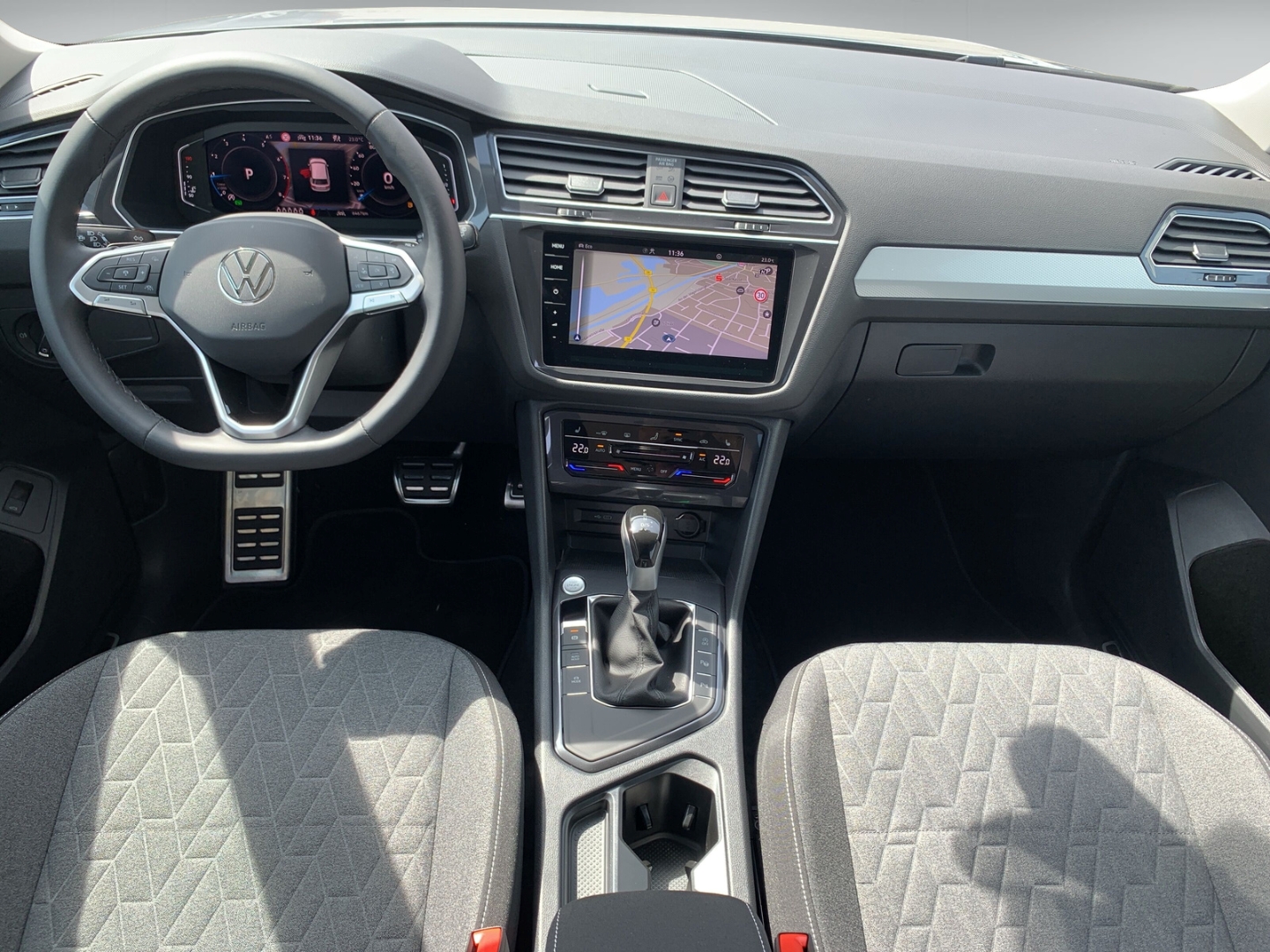 Tiguan Allspace 1.5 TSI Move DSG 7-Sitze AHK Navi RFK