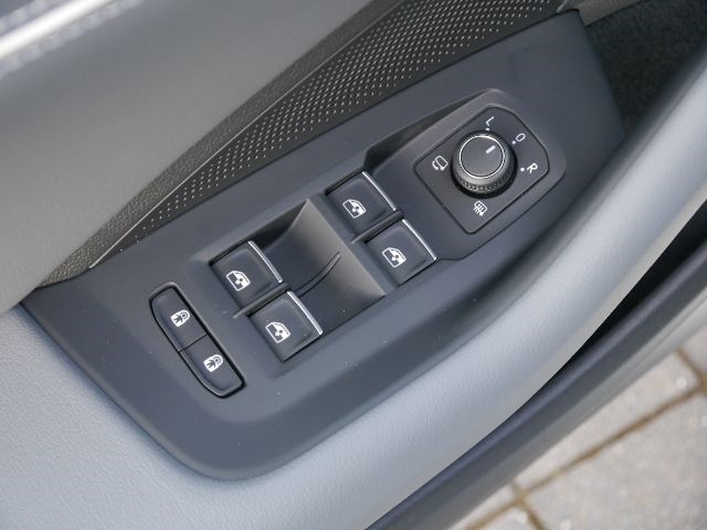 Passat Variant 2.0 TDI Elegance DSG AHK Navi SD
