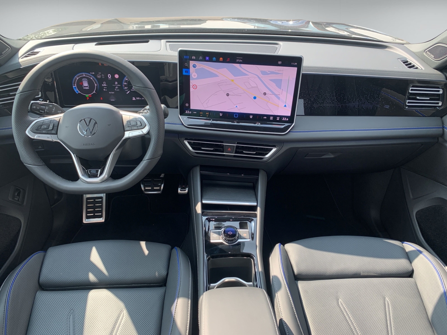 Tiguan 2.0 TDI 4M R-Line AHK Pano Navi Leder ACC