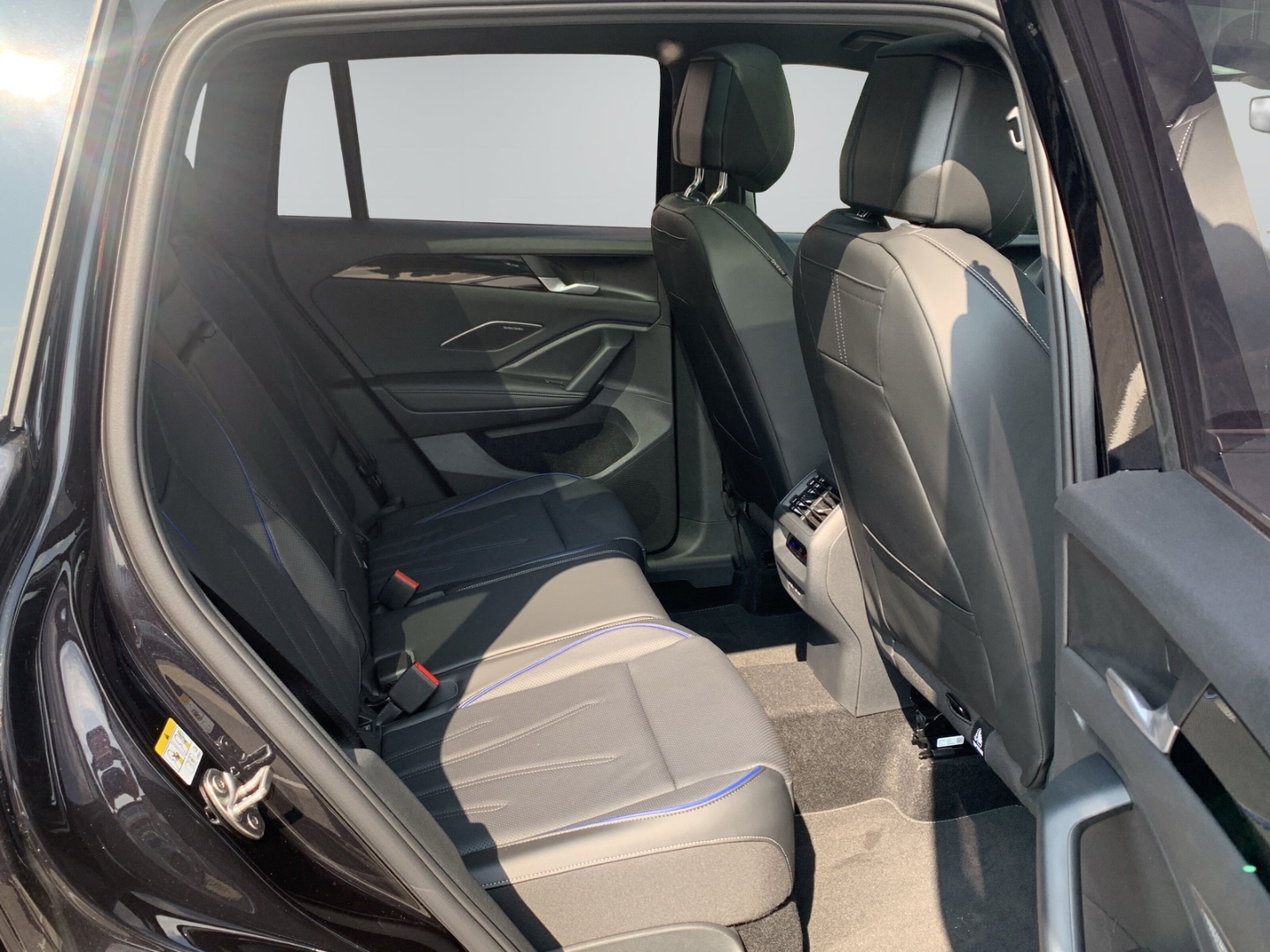 Tiguan 2.0 TDI 4M R-Line AHK Pano Navi Leder ACC
