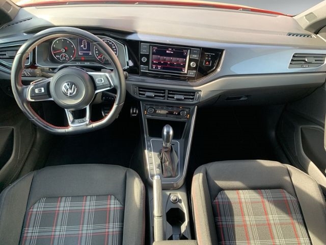 Polo 2.0 TSI LED Kurvenlicht SHZ PDC 18Z Klima