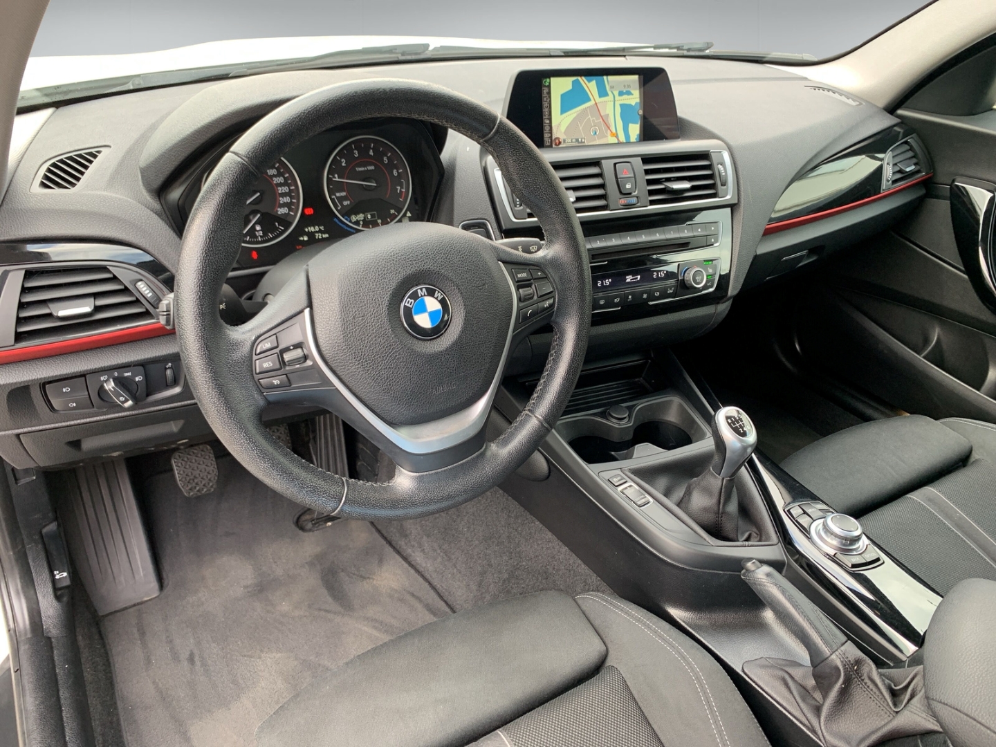 118 i Sport Line Navi LED  SHZ Keyless Klima