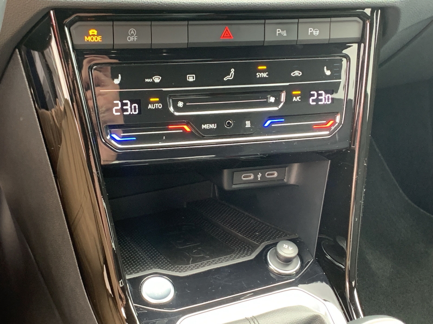 T-Roc 1.5 TSI R-Line StandHZG 289,- ohne Anzahl.