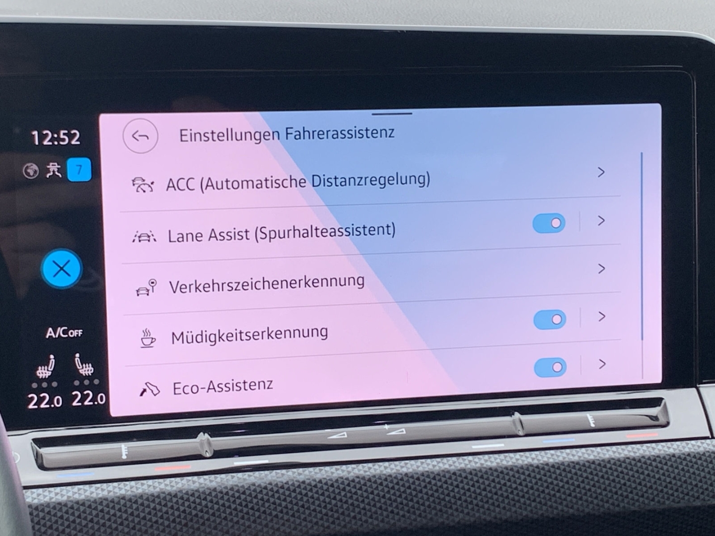 Golf VIII 1.0 TSI United Navi LED ACC SHZ PDC