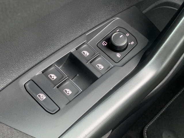 Taigo 1.5 TSI R-Line Navi IQ.Light SHZ ACC