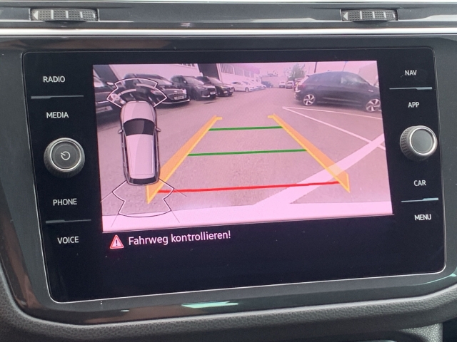 Tiguan 2.0 TDI 4M R-Line AHK Navi LED SHZ DCC