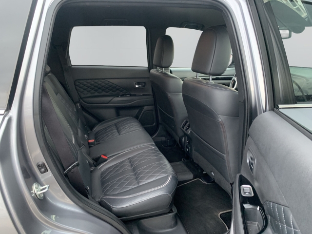 Outlander 2.4 PHEV 4WD StandHZG AHK Navi Leder