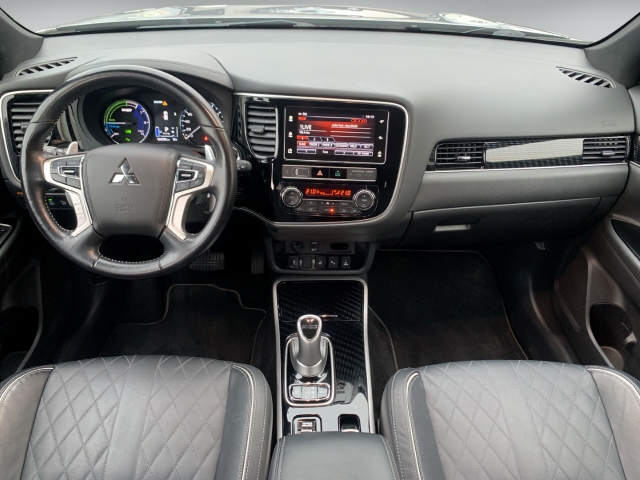 Outlander 2.4 PHEV 4WD StandHZG AHK Navi Leder