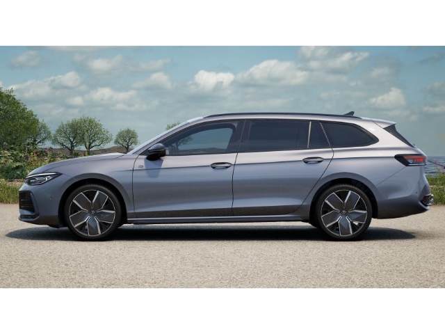 Passat Variant R-Line 2,0 TDI DSG AHK Panoramadach Black