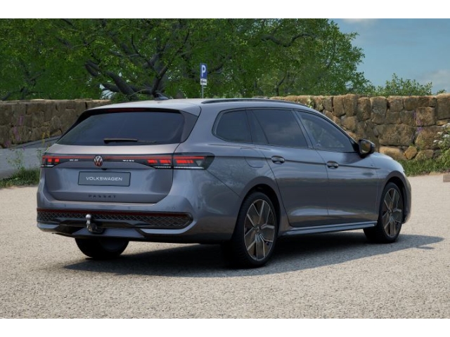 Passat Variant R-Line 2,0 TDI DSG AHK Panoramadach Black