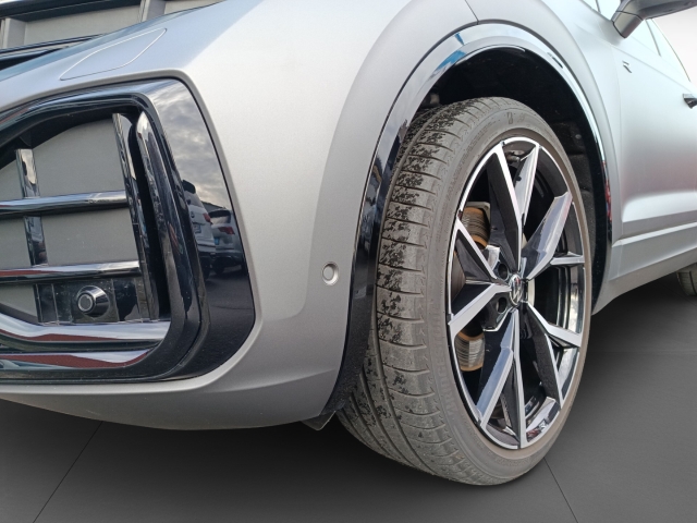 Touareg 3.0 TDI 4M R-Line Pano AHK 22'' Luftfed.