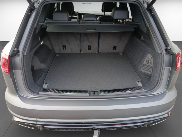 Touareg 3.0 TDI 4M R-Line Pano AHK 22'' Luftfed.