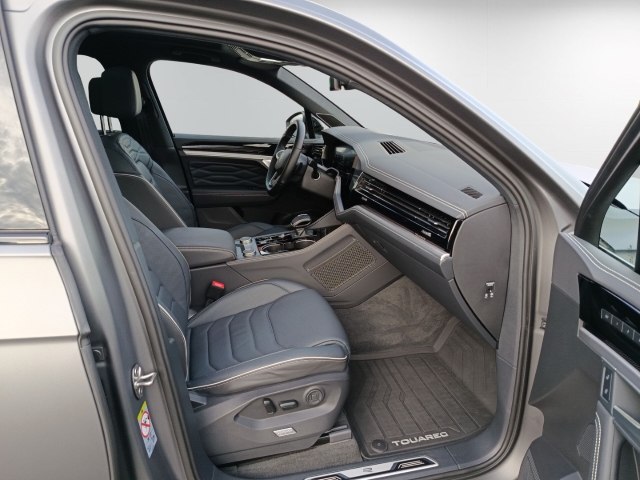 Touareg 3.0 TDI 4M R-Line Pano AHK 22'' Luftfed.