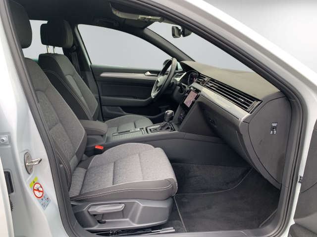 Passat Variant 2.0 TDI R-line AHK Navi R-Kam.