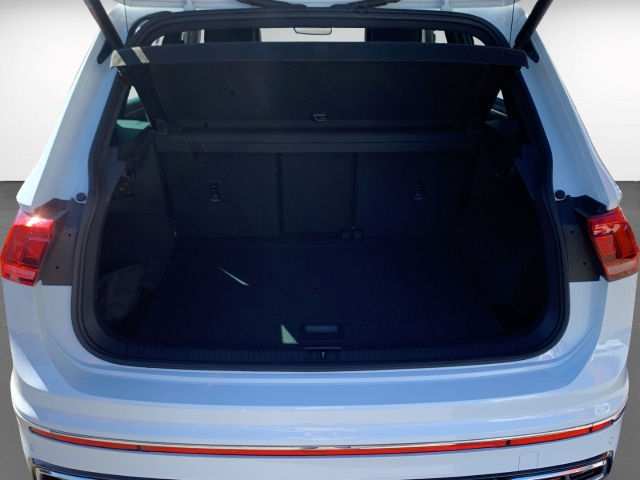 Tiguan 2.0 TDI 4M R-Line AHK Navi 360 Kamera