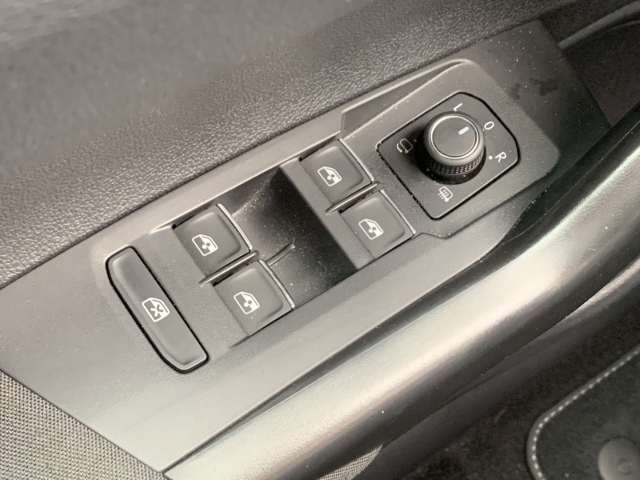 Taigo 1.0 TSI R-Line DSG Navi LED SHZ Kamera