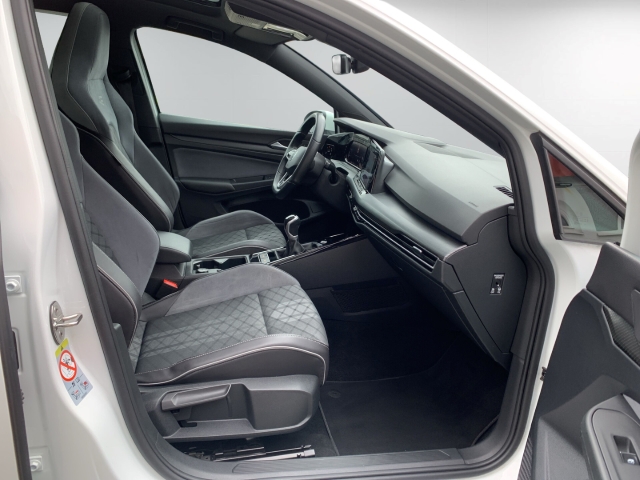 Golf VIII 1.5 TSI R-Line AHK Pano Navi ACC SHZ