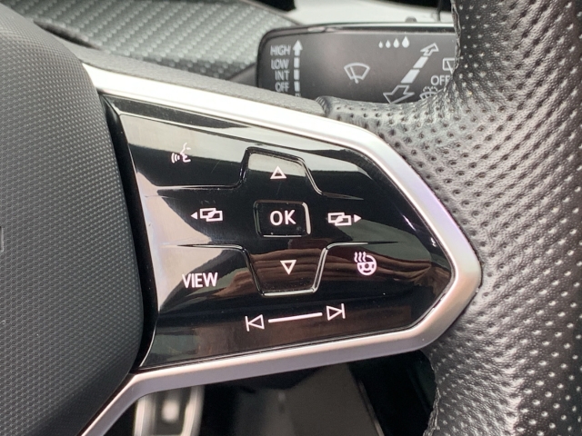 Golf VIII 1.5 TSI R-Line AHK Pano Navi ACC SHZ