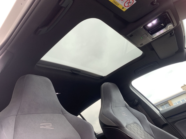 Golf VIII 1.5 TSI R-Line AHK Pano Navi ACC SHZ