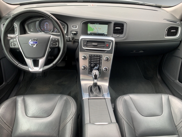 V60 Kombi D5 Summum AHK StandHZG Navi Leder Xen.