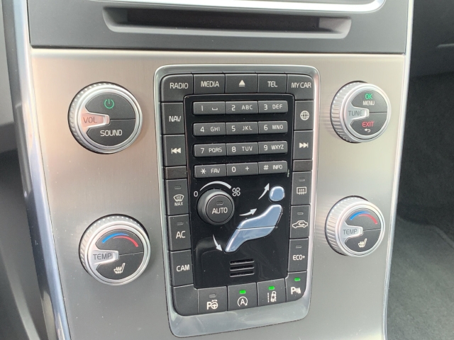 V60 Kombi D5 Summum AHK StandHZG Navi Leder Xen.