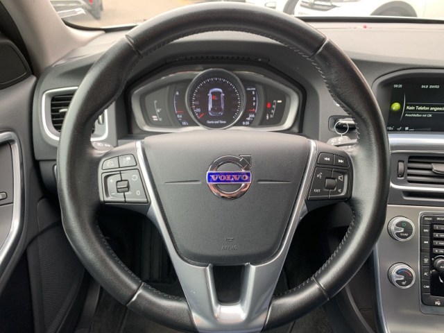 V60 Kombi D5 Summum AHK StandHZG Navi Leder Xen.