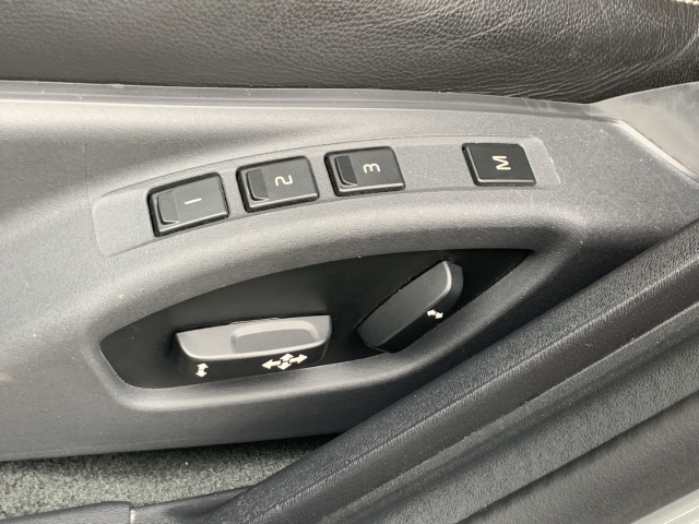 V60 Kombi D5 Summum AHK StandHZG Navi Leder Xen.