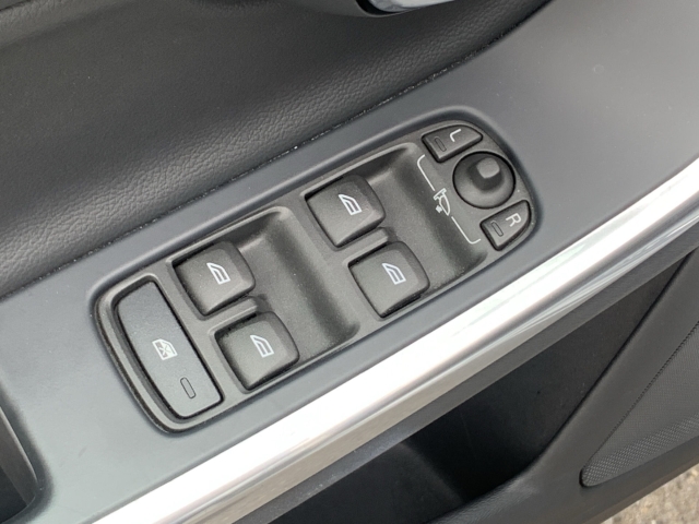 V60 Kombi D5 Summum AHK StandHZG Navi Leder Xen.