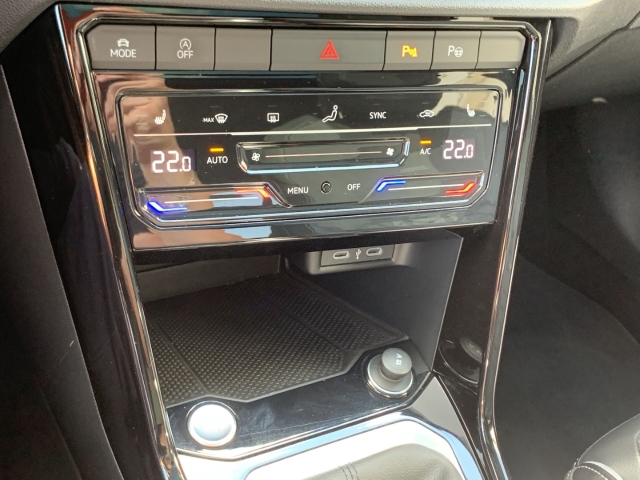 T-Roc 1.5 TSI R-Line Pano Navi Kamera Matrix