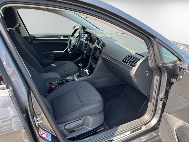 Golf Variant VII 1.6 TDI United AHK Navi SHZ PDC