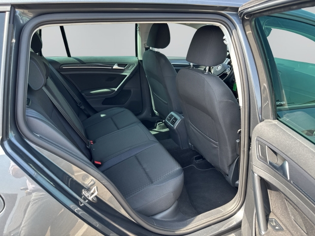 Golf Variant VII 1.6 TDI United AHK Navi SHZ PDC