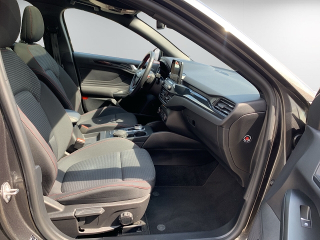 Focus 1.5 EcoBlue ST-Line HUD Pano Navi B&O Kam.