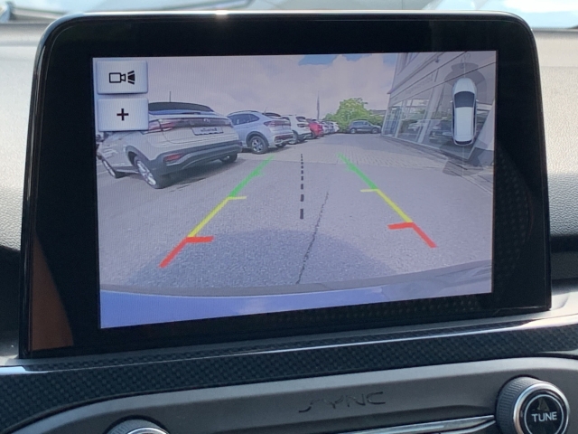 Focus 1.5 EcoBlue ST-Line HUD Pano Navi B&O Kam.