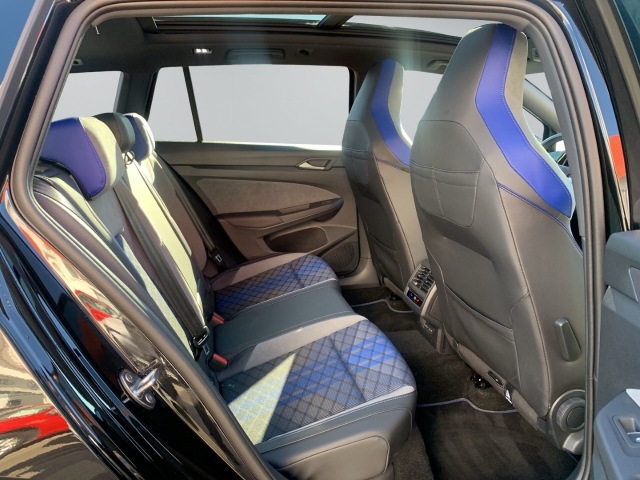 Golf Variant VIII R 2.0 TSI 4M Pano DCC Matrix