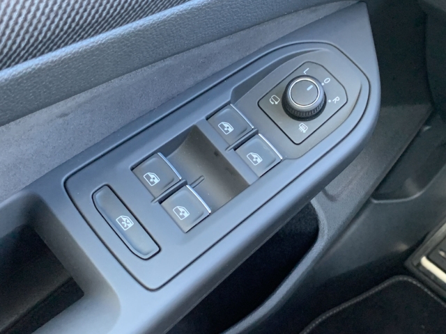 Golf Variant VIII 1.5 TSI R-Line Pano Navi H&K