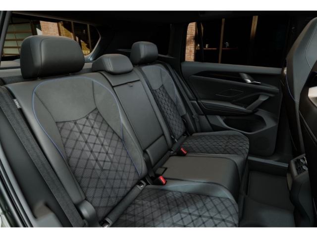 Tiguan R-Line 2,0 TDI DSG AHK Matrix DCC Black