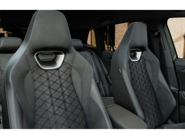 Tiguan R-Line 2,0 TDI DSG AHK Matrix DCC Black