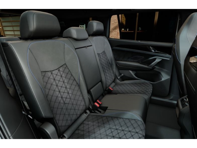 Tayron R-Line 2,0 TDI DSG 7-Sitzer Panorama AHK