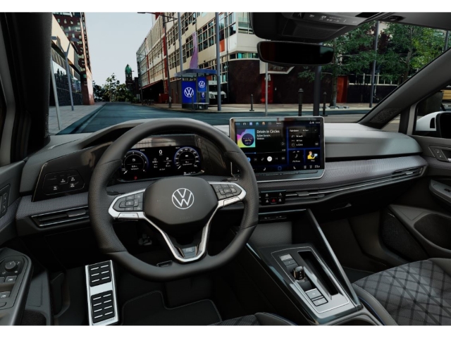 Golf VIII R-Line 1,5 eTSI DSG ACC RFK SHZ