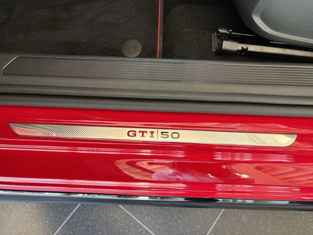 Golf VIII GTI EDITION 50 2,0 TSI DSG Performance